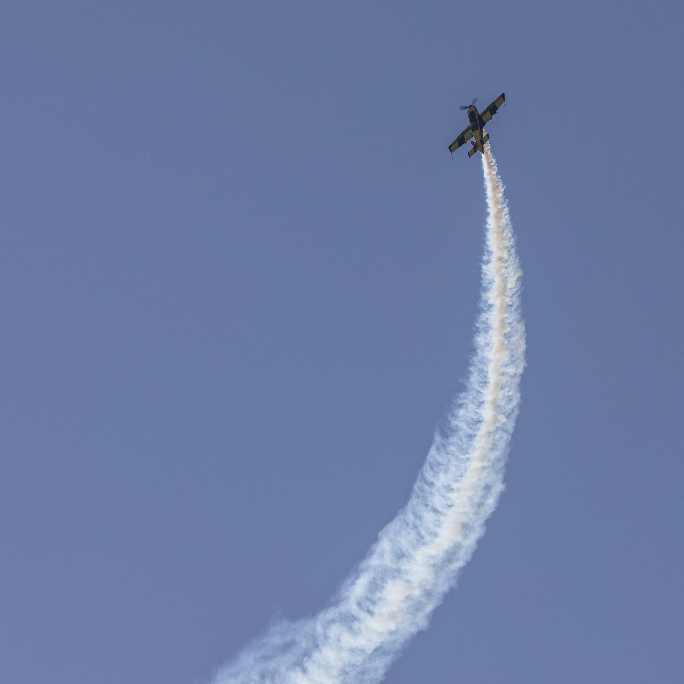 Aeronave dejando estela