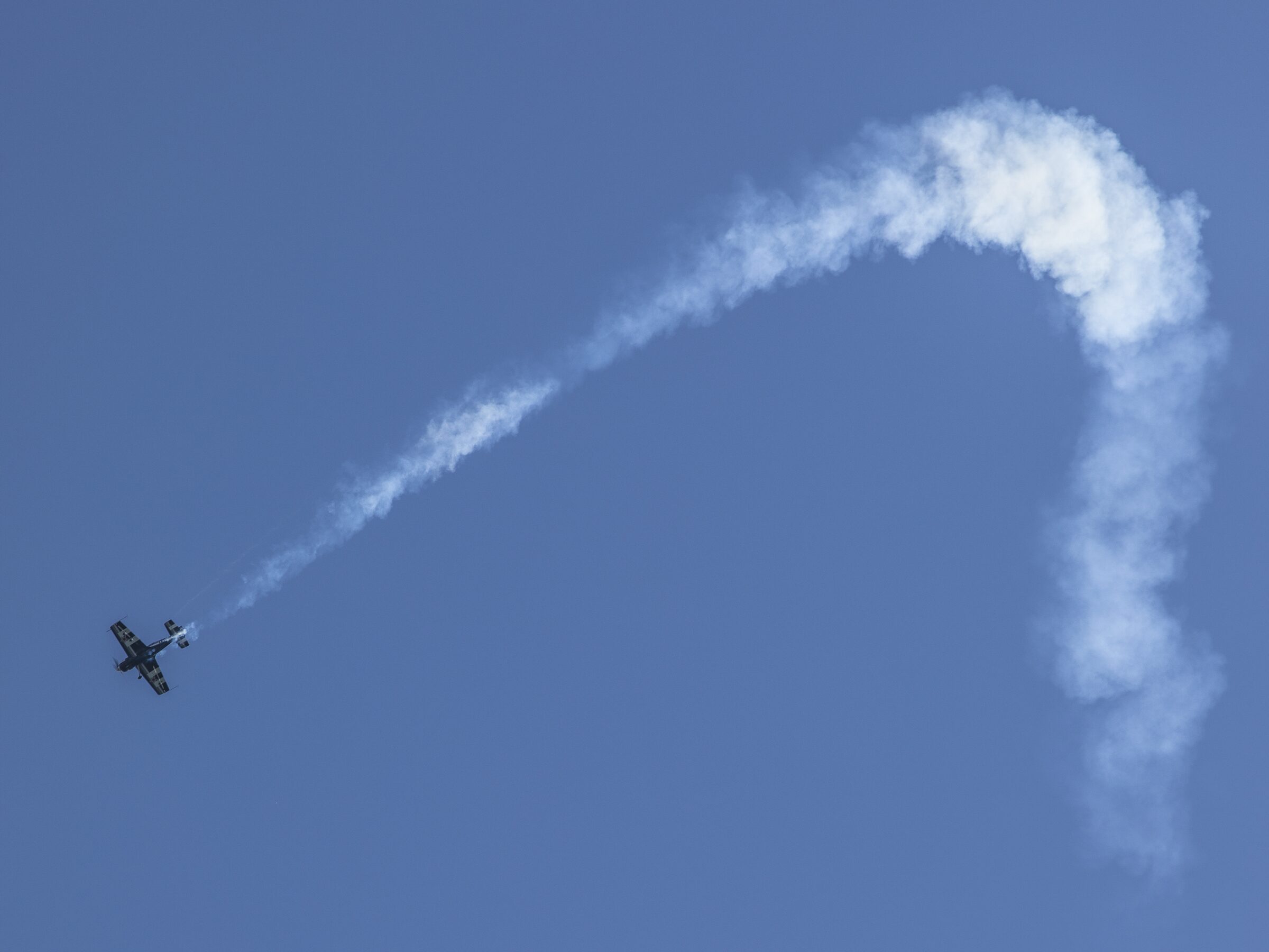 Aeronave trazando humo