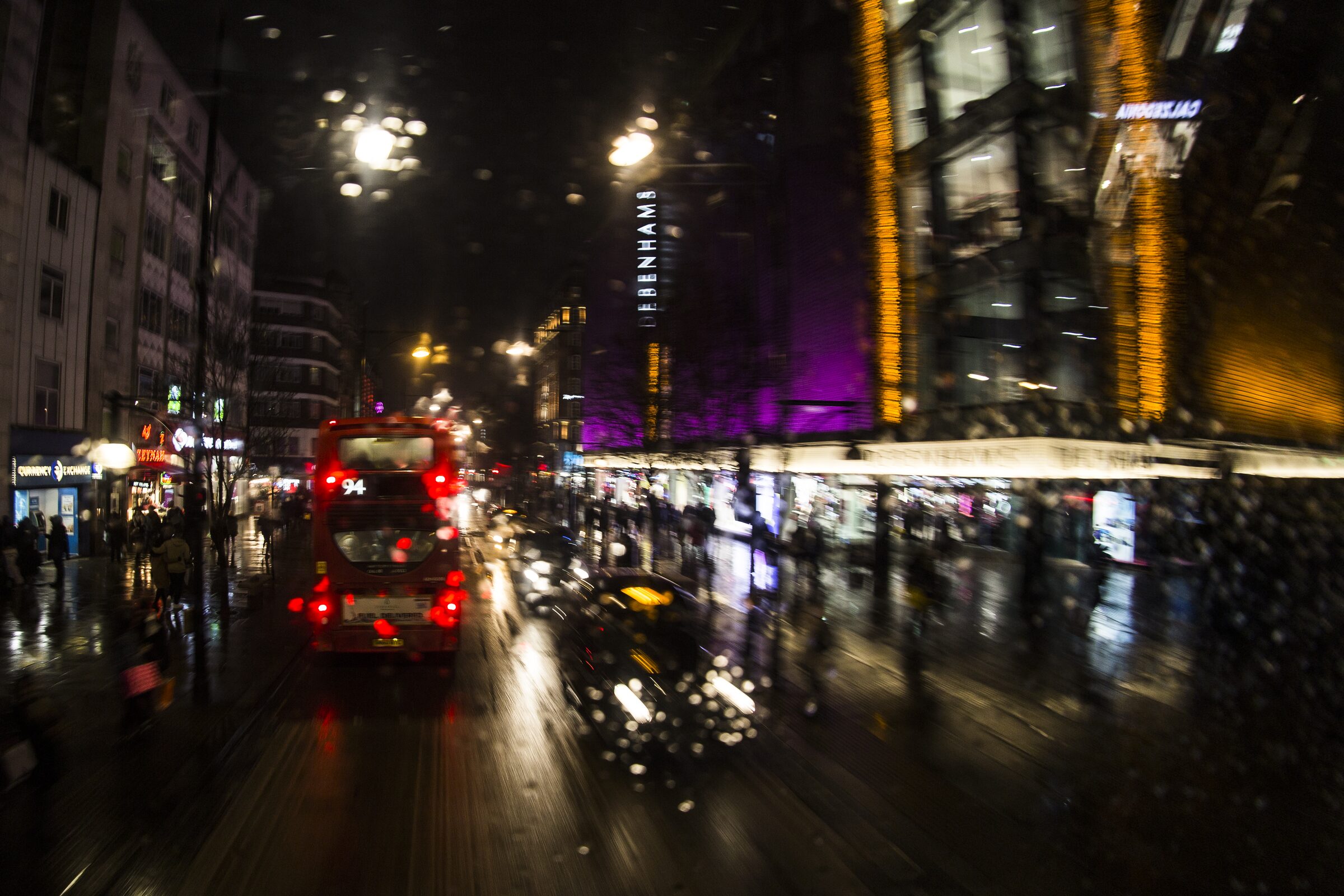Noche urbana en movimiento