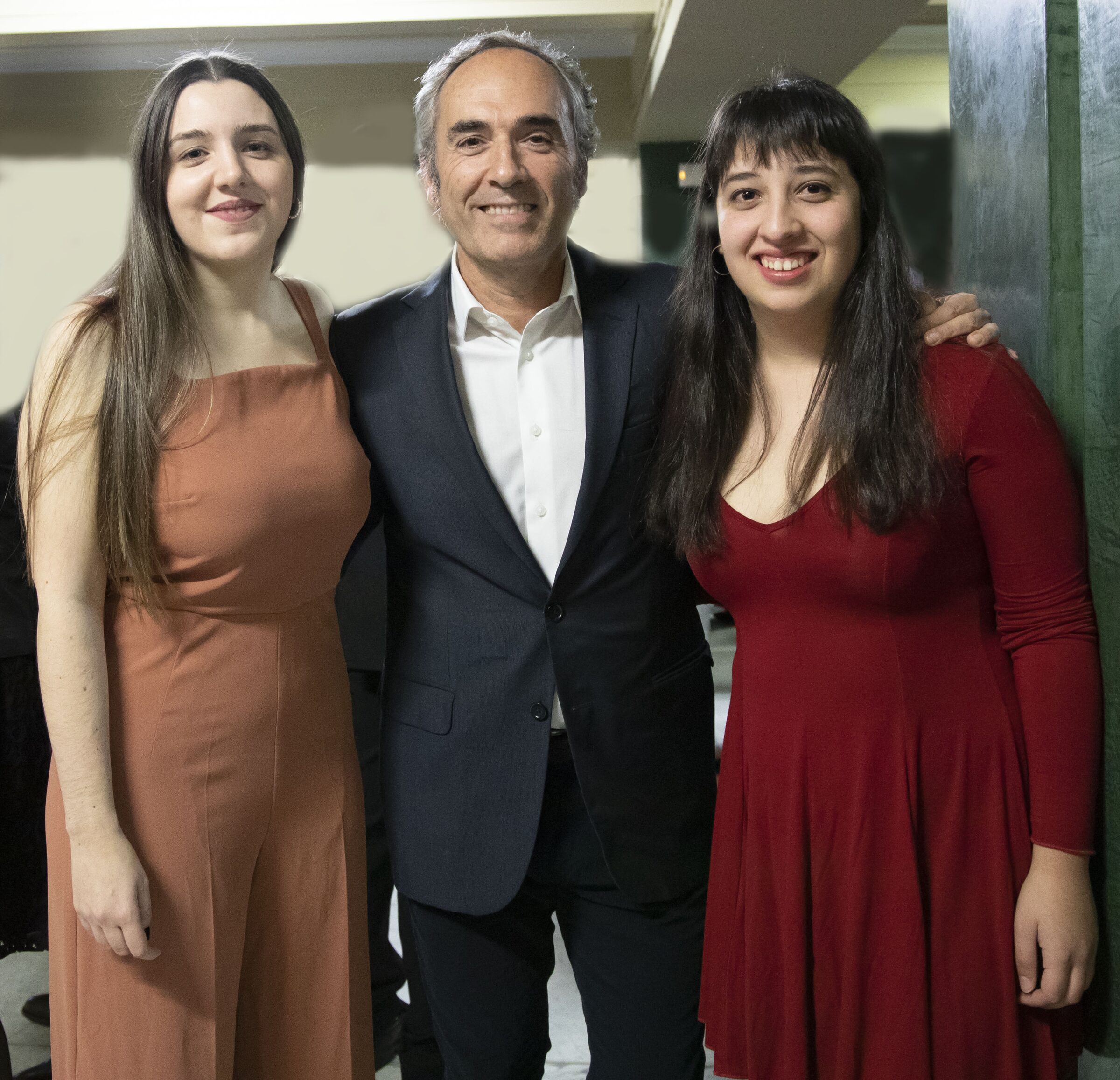Tres personas posando
